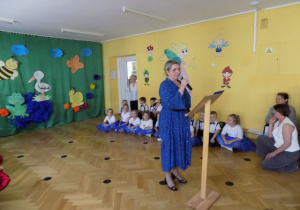 Pożegnanie dzieci i rodziców przez Panią Dyrektor