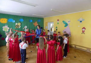 Piosenka na pożegnanie przedzkola w wykonaniu dzieci z grupy IV