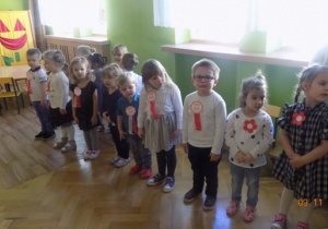 Dzieci śpiewają Hymn Narodowy