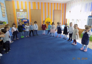 Występ artystyczny dzieci z grupy I w trakcie uroczystości "Pasowania na przedszkolaka"