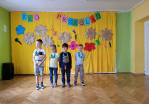 Dzieci z grupy III recytują wiersz