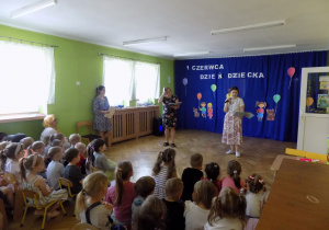 Część artystyczna- występ pracowników przedszkola z okazji Dnia Dziecka