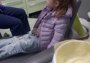 Dzieci na fotelu stomatologicznym