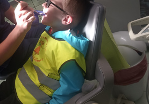 Dzieci na fotelu stomatologicznym