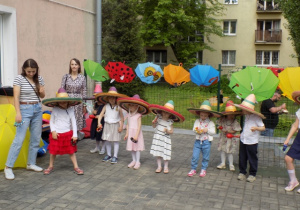Zabawy muzyczne z Ulą Pakułą na tarasie