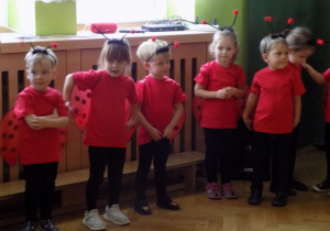 Dzieci z grupy I recytują wiersz