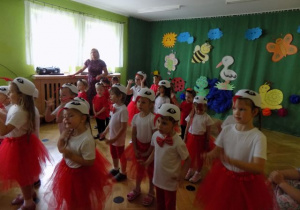 Śpiewanie piosenek w języku angielskim