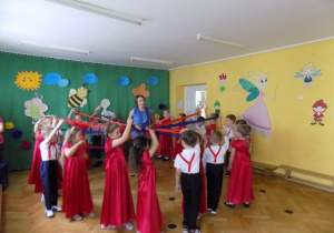 Piosenka na pożegnanie przedzkola w wykonaniu dzieci z grupy IV