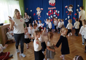 Przemarsz grupy pierwszej.