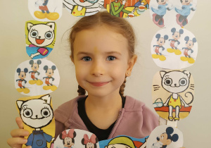 Dzieci z grupy II biorą udział w zabawach z okazji Dnia Postaci z Bajki