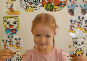 Dzieci z grupy II biorą udział w zabawach z okazji Dnia Postaci z Bajki