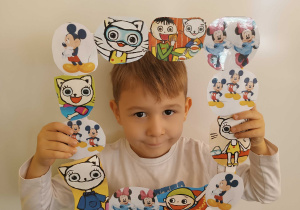 Dzieci z grupy II biorą udział w zabawach z okazji Dnia Postaci z Bajki