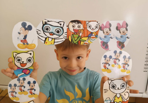 Dzieci z grupy II biorą udział w zabawach z okazji Dnia Postaci z Bajki