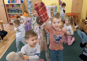 Niedźwiedzie łapy- zabawa zręcznościowa