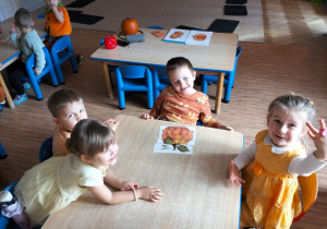 Dyniowe puzzle liniowe - rozwijanie współpracy