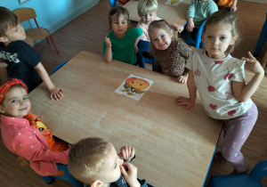 Dyniowe puzzle liniowe - rozwijanie współpracy