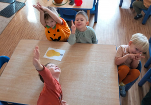 Dyniowe puzzle liniowe - rozwijanie współpracy