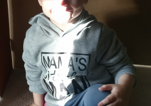 Chłopiec się uśmiecha