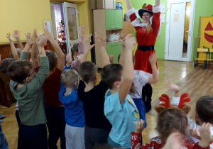 Zabawy ruchowe do piosenek świątecznych