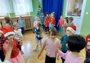 Zabawy ruchowe do piosenek świątecznych