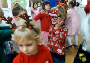 Zabawy ruchowe do piosenek świątecznych