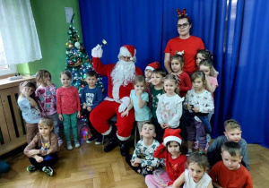 Zdjęcie grupowe z Mikołajem- grupa II