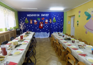 zdjęcie przygotowanych stołów