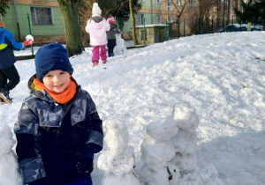 Chłopiec z bałwankami