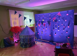 Przedstawienie teatralne "Przyjaciele z ulicy Krzemowej"