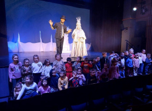 Teatr Piccolo- "Lodowa kraina", grupa II i III