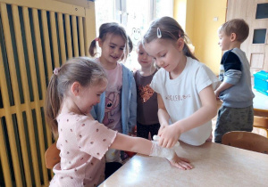 Zabawy w kąciku lekarskim