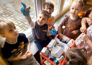 Zabawy w kąciku lekarskim