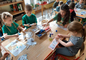 Wycinanie i układanie historyjki obrazkowej