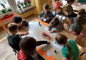 Wycinanie i układanie historyjki obrazkowej