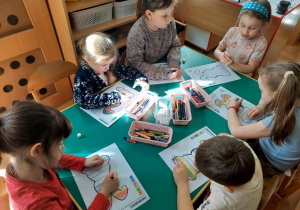 "Rzuć, policz i koloruj"- zabawa matematyczna