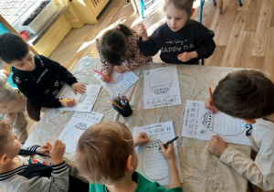 "Wyturlaj pisankę"- zabawa matematyczna