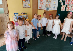 Dzieci przygotowane do występu