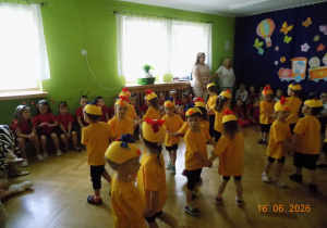 Taniec dzieci z grupy 1