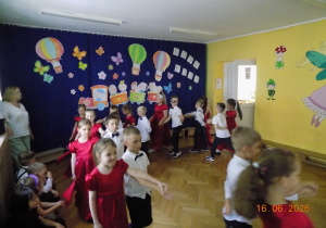 Polonez w wykonaniu starszaków