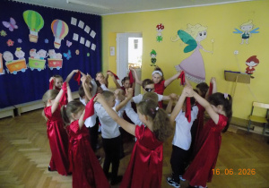 Polonez w wykonaniu starszaków