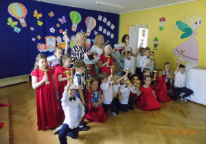 wspólne zdjęcie starszaków