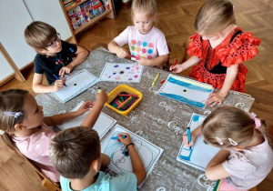 Zabawa kreatywna- przekształcanie kropki