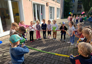 Zabawa muzyczna z gumą sensoryczną