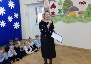 Pani Dyrektor składa życzenia wszystkim pracownikom