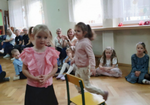 Konkurs "Taniec krzesełkowy"