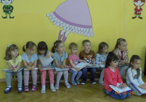 dzieci - laureaci konkursu plastycznego "Mieszkańcy łąki"