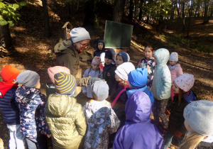 Dzieci z grupy IV uczestniczą w wycieczce do Krainy Dzikiej Kaczki